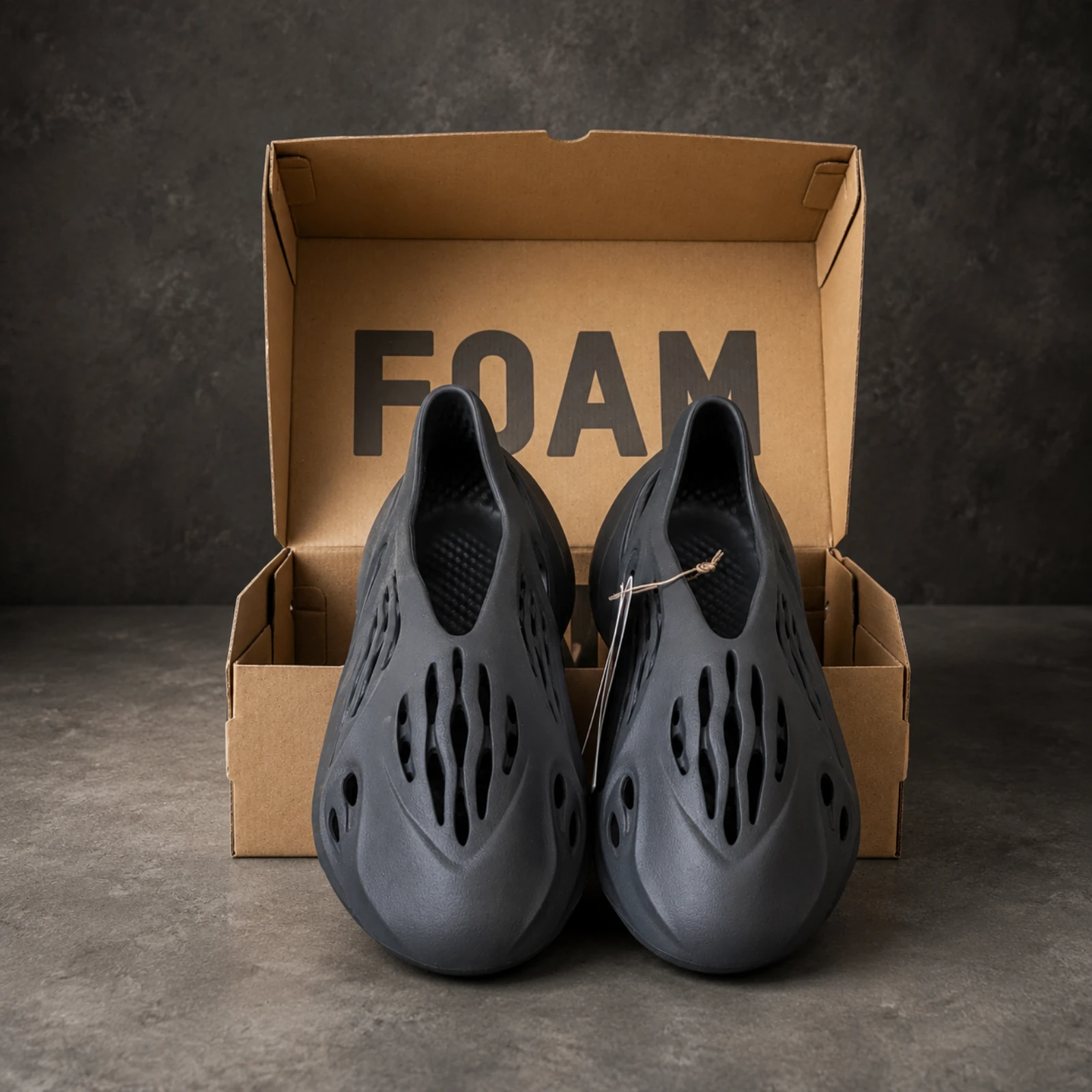 Adidas Tênis Yeezy Foam Runner Carbono Tamanho 44,5/US 10 - Ref IG5349 - Novo & Caixa Original – photo 2
